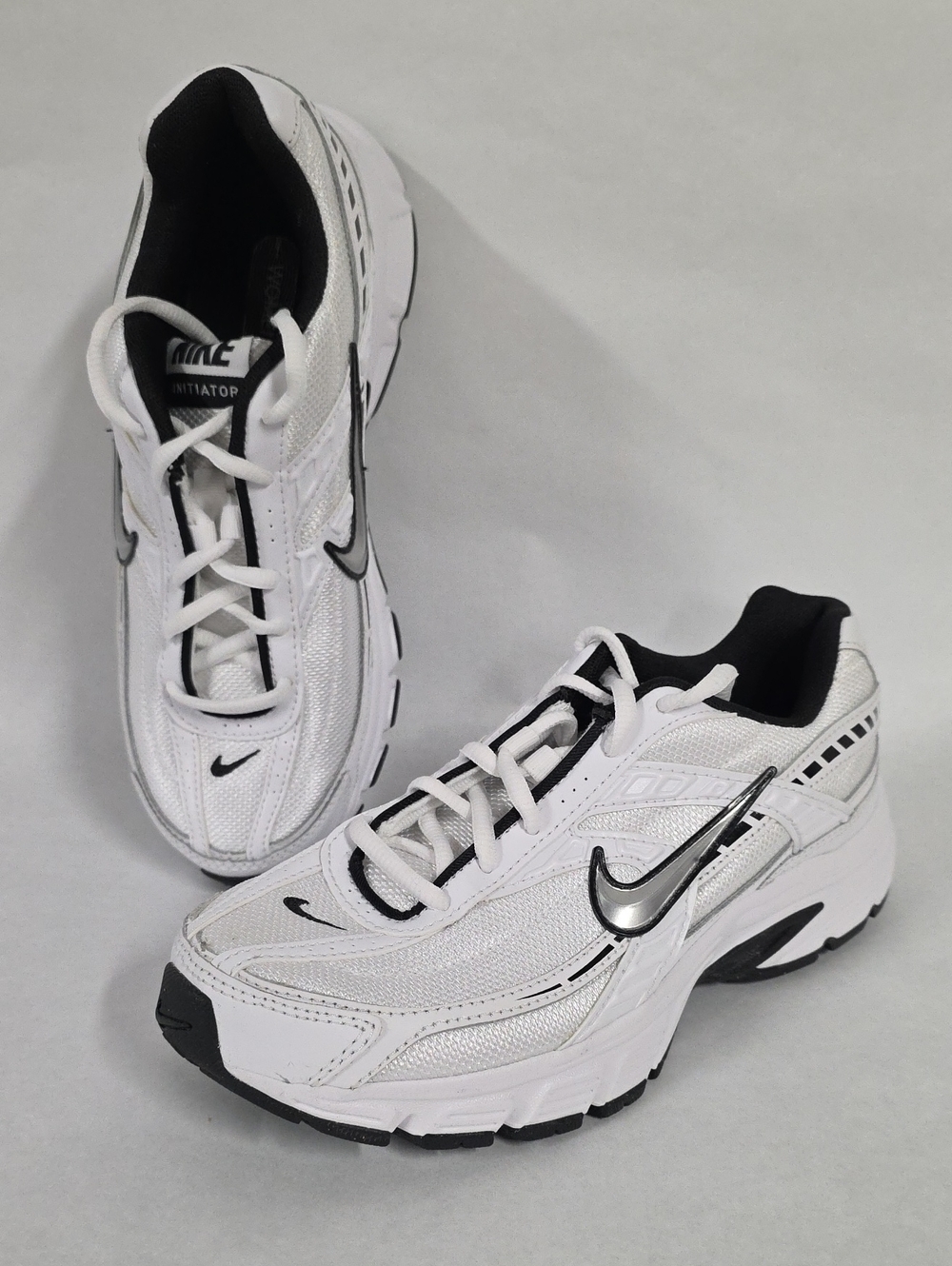 NWOT Nike Women's Initiator White Black Metallic Silver Running Shoes Size 8